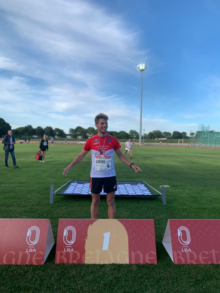 Théo Chenu sur le podium du Finistère demi-fond long à Lamballe