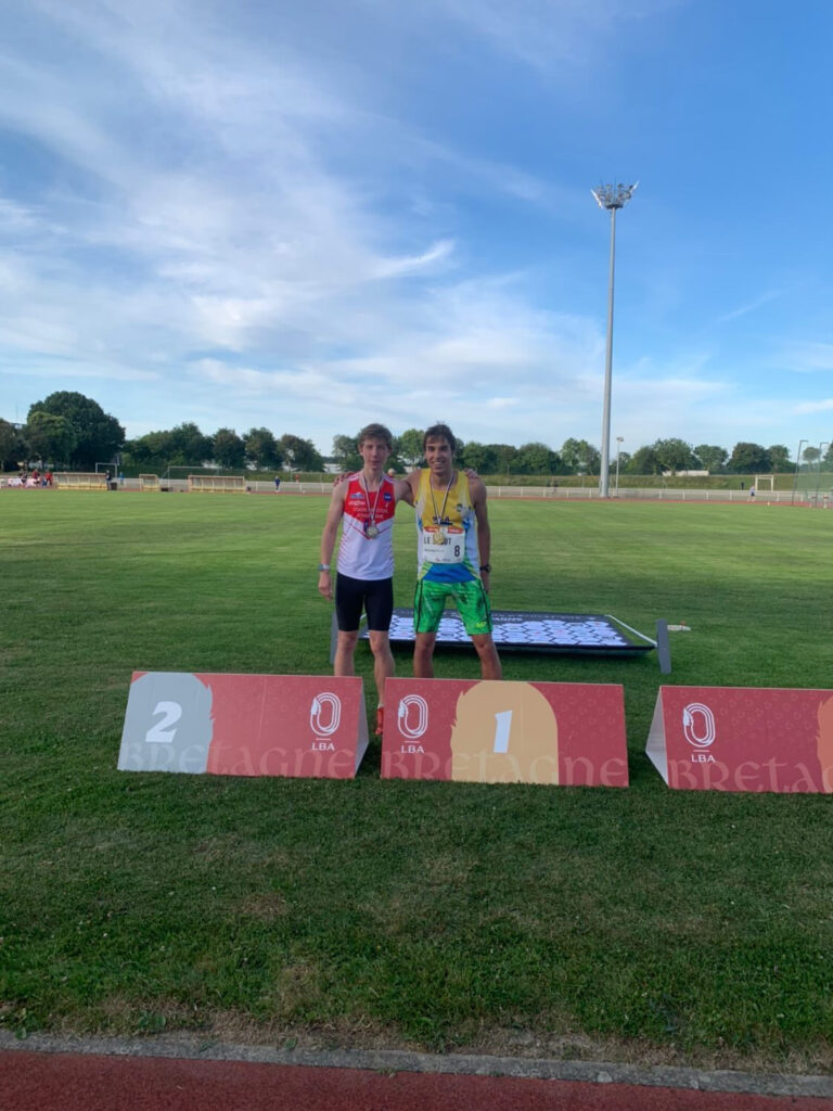 Corentin Gorlier sur le podium du Finistère demi-fond long à Lamballe