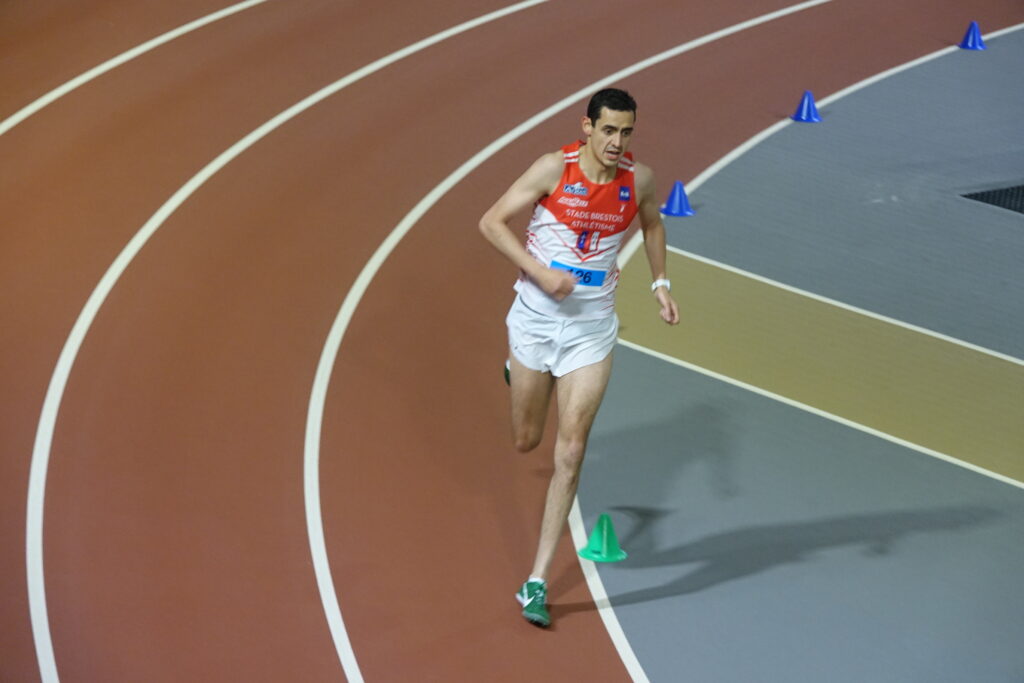 Maxime Anamoutou, champion du Finistère seniors en salle sur 1500m