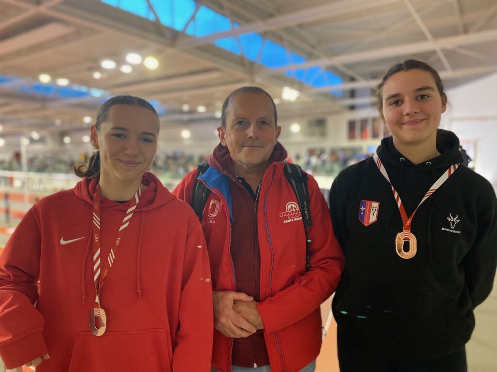 Benoît Lurton, coach, entouré d'Eva Zonca et Jeanne Darrort