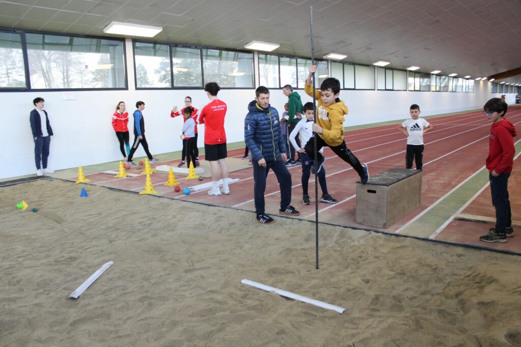 Saut à la perche à l'animation Sports & Quartiers