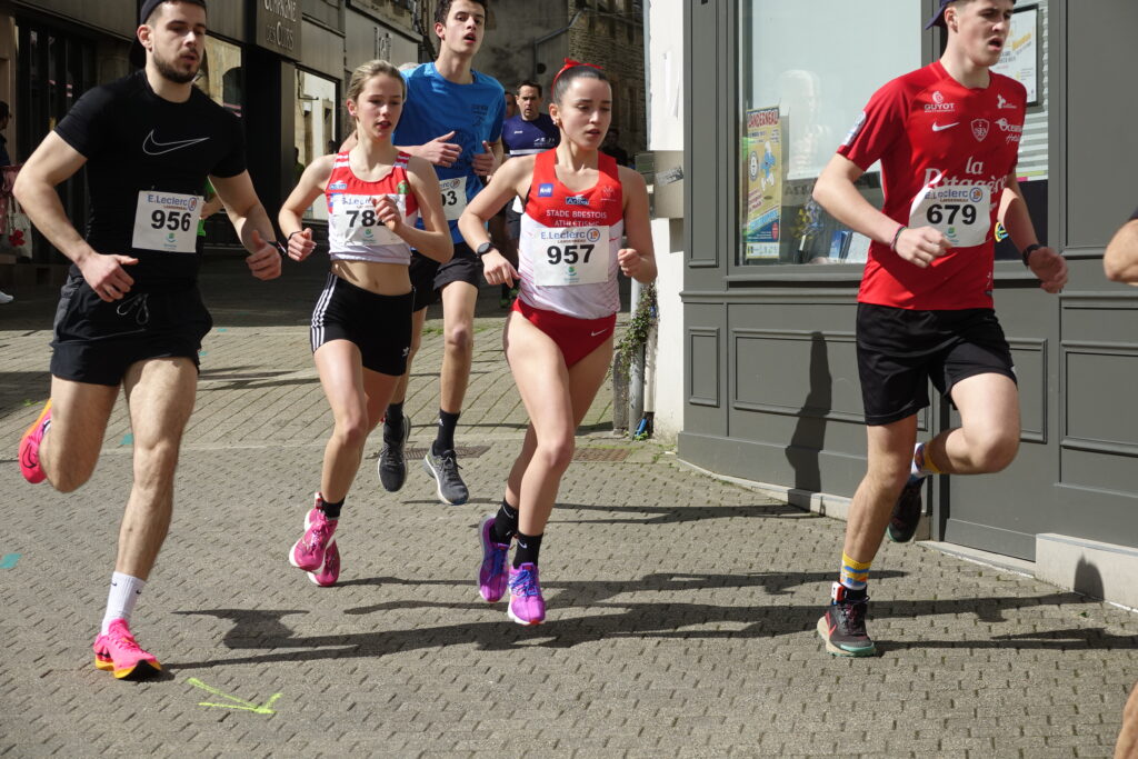 Dora Didou et Elisa Le rest sur le 5km Corrida de Landerneau