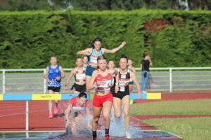 Elise Le Menn au Bretagne 2024 du 2000 steeple junior