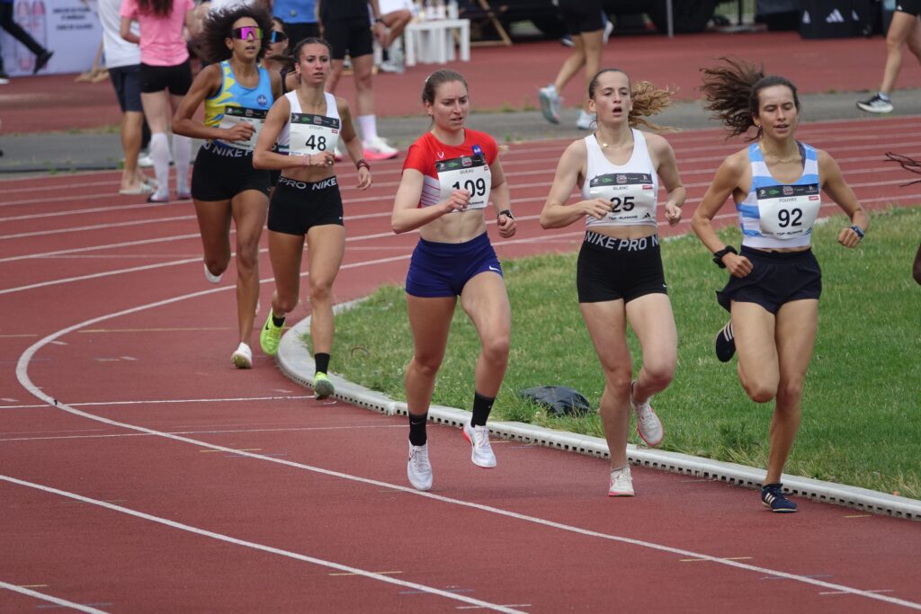 Marion Quéau sur le 1500m de la Tempo Run League le 14 juin 2025 à Cergy