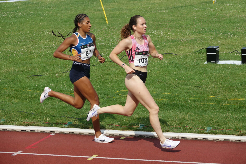 Léna Guégan sur le 1500m de la Tempo Run League le 14 juin 2025 à Cergy
