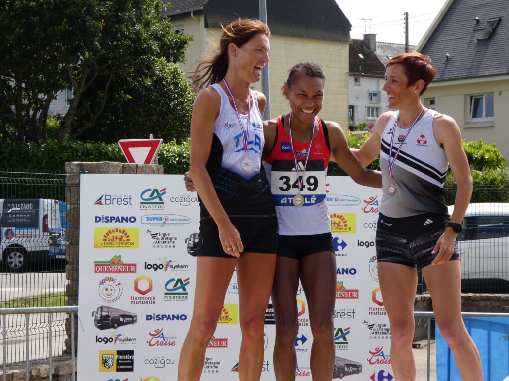 Podium du 800m de Gaëlle Mudherwa au France masters 2025