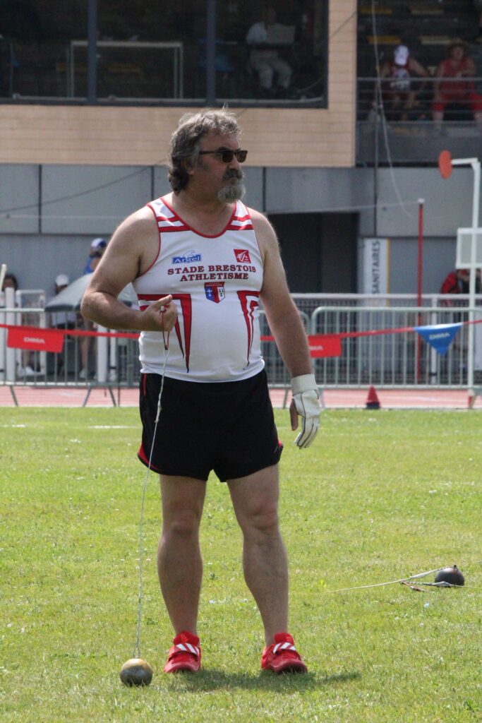 Dominique Landreau au lancer du marteau des France masters 2025