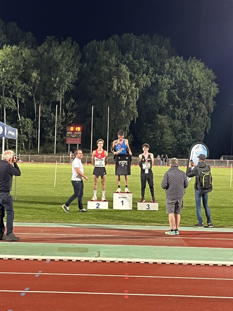 Podium de Pierre-Louis Marrec au Bretagne de 5000m 2025 à Fougères