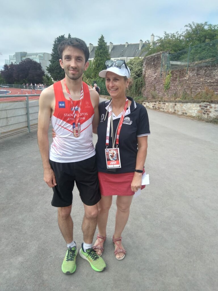 Benjamin Segeat avec sa coach Patrica Landreau après son 5000m marche