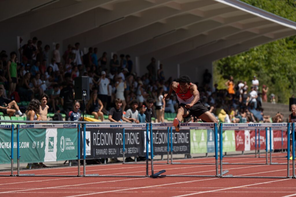 Melvin Le Sourd au 110m haies cadets du Bretagne 2025