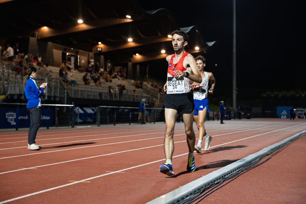 Benjamin Segeat sur le 10 000m marche du France Elite 2025 à Talence