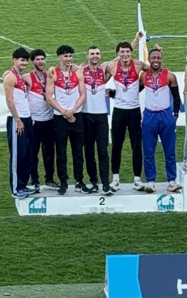 Les relayeurs du 4x100m sur le podium de la Coupe de France 2025