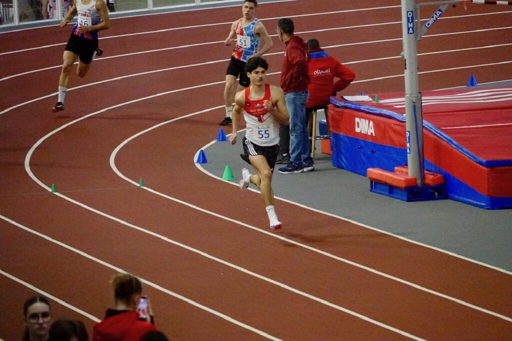 Mathis Talarmein sur 400m au Finistère en salle 2026 à St Brieuc
