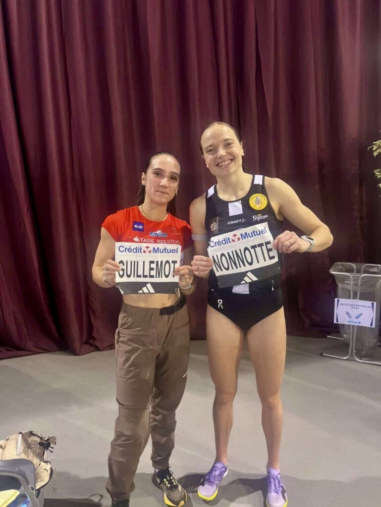Pauline Nonnotte en compagnie d'Agathe Guillemot après leur 1500m du France Elite en salle 2026 à Clermont Ferrand