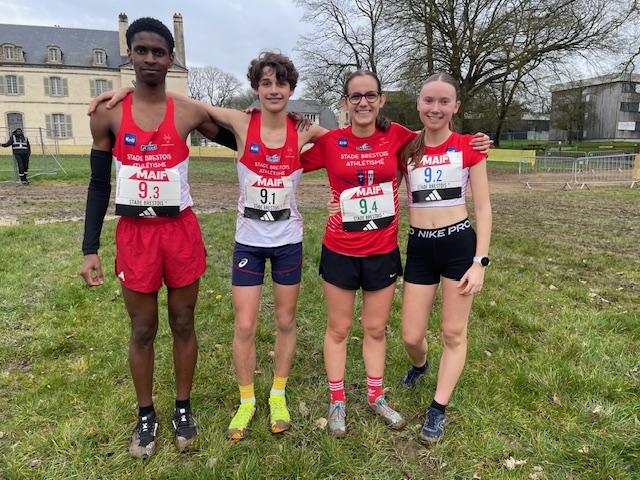 Le relais mixte U18-U20 au France de cross 2026 à Carhaix