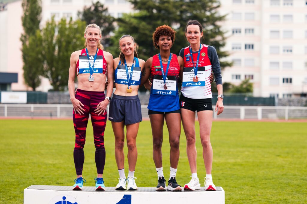 Podium Laëtitia Bleunven championnats de France 10 000m piste le 11 avril 2026 à Aix les Bains