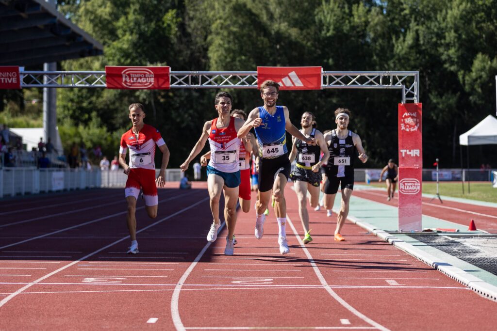 Alexandre Le Paih 2ème du 800m au meeting Tempo Run League / Evelyne Joannic à Fougères