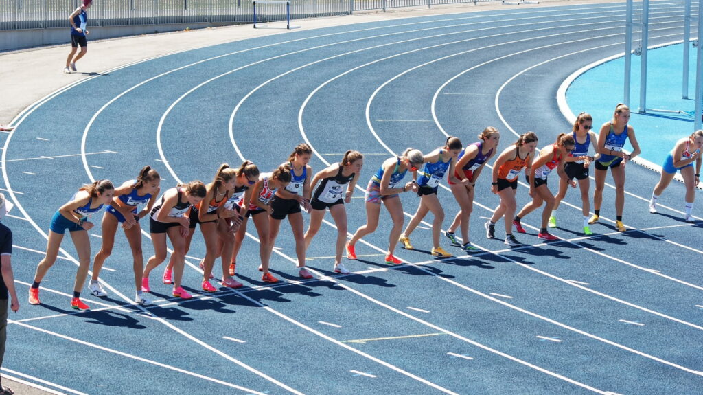 Départ du 1500m F au meeting du QA 2026